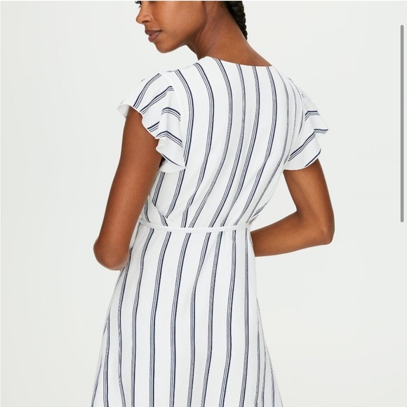 Aritzia • Sunday Best Sunday White and Navy Blue Pinstripe Wrap Dress • Size 0 - Picture 2 of 6